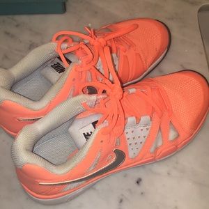 Nike vapor advantage tennis shoes.